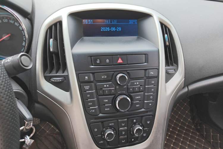 Used Buick GT 2013 GT 1.6T Automatic Fashion Sport Edition Audio And AC Panel
