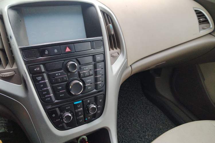 Used Buick GT 2013 GT 1.6L Manual Entry-Level Model Audio And AC Panel