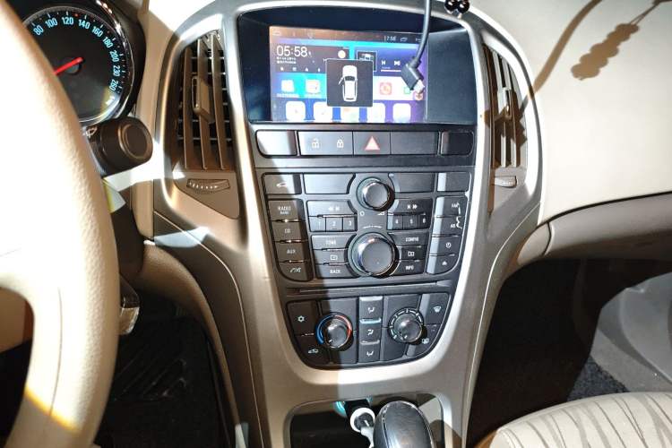 Used Buick GT 2013 GT 1.6L Automatic Comfort Edition Audio And AC Panel