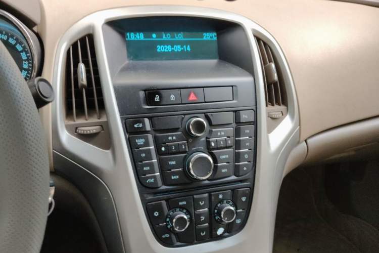 Used Buick GT 2013 GT 1.6L Automatic Fashion Edition Audio And AC Panel