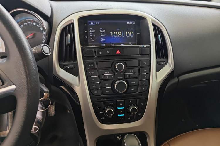 Used Buick GT 2013 GT 1.8L Automatic Fashion Edition Audio And AC Panel