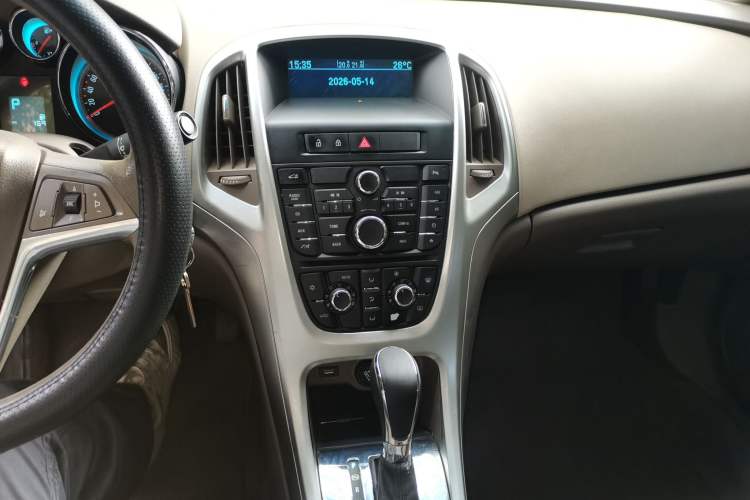 Used Buick GT 2013 GT 1.6L Automatic Fashion Edition Audio And AC Panel