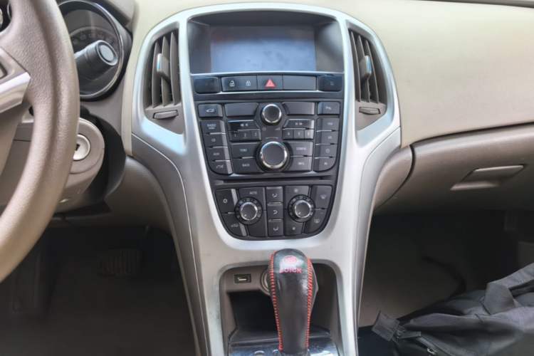 Used Buick GT 2013 GT 1.6L Automatic Fashion Edition Audio And AC Panel