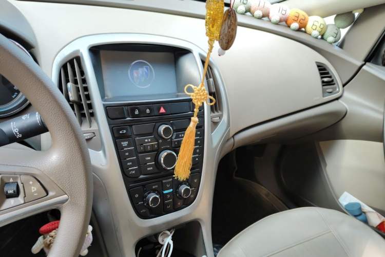 Used Buick GT 2013 GT 1.6L Manual Entry-Level Model Audio And AC Panel