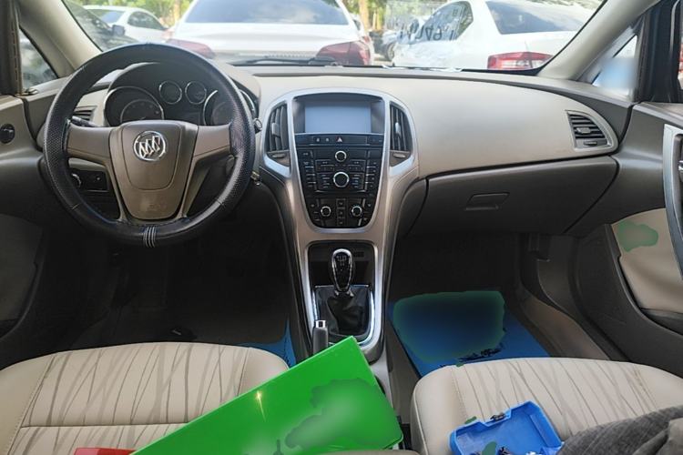 Used Buick GT 2013 GT 1.6L Manual Comfort Edition Center Console