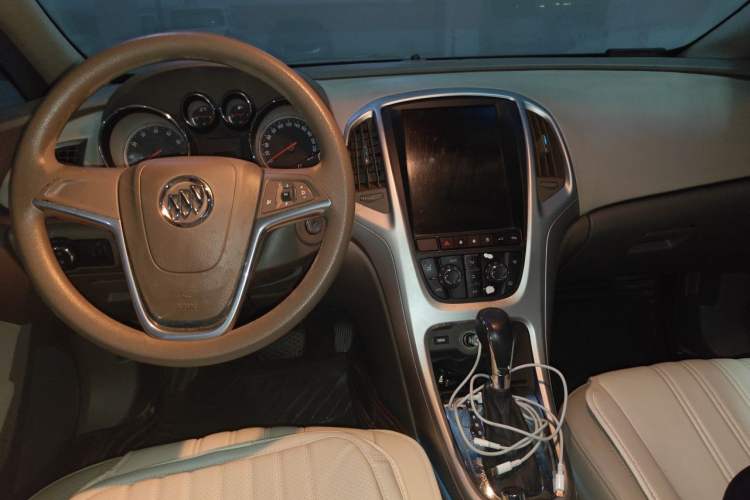 Used Buick GT 2013 GT 1.6L Automatic Fashion Edition Center Console