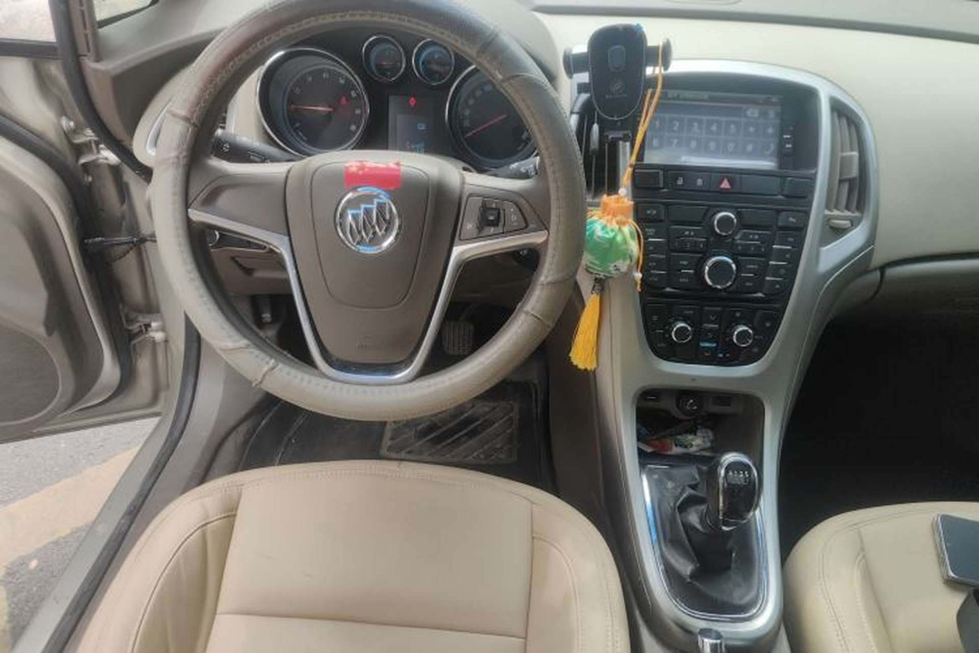 Used Buick GT 2013 GT 1.6L Manual Entry-Level Model Center Console