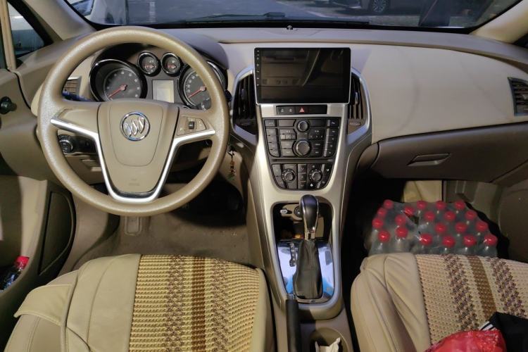 Used Buick GT 2013 GT 1.6L Automatic Fashion Edition Center Console