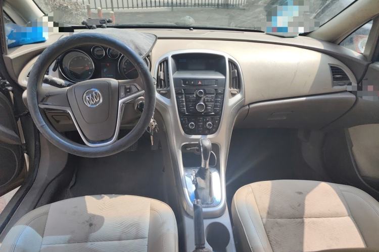 Used Buick GT 2013 GT 1.6L Automatic Fashion Edition Center Console