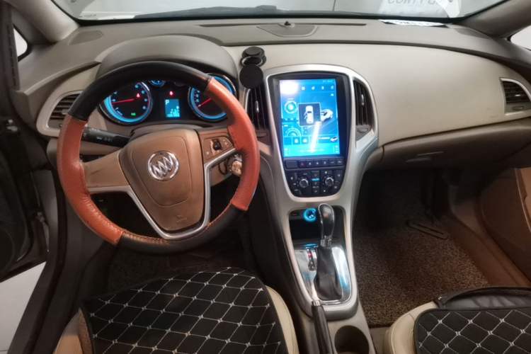 Used Buick GT 2013 GT 1.6L Automatic Fashion Edition Center Console