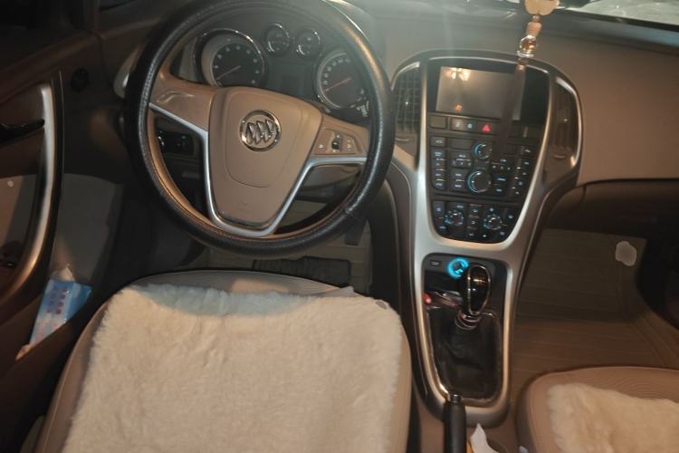 Used Buick GT 2013 GT 1.6L Manual Entry-Level Model Center Console