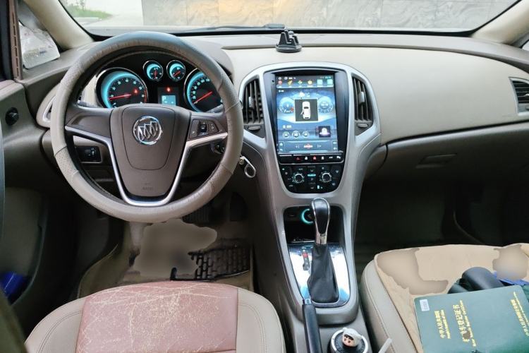Used Buick GT 2013 GT 1.6L Automatic Fashion Edition Center Console