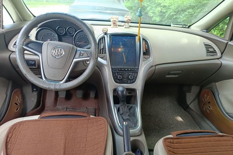 Used Buick GT 2013 GT 1.6L Manual Entry-Level Model Center Console