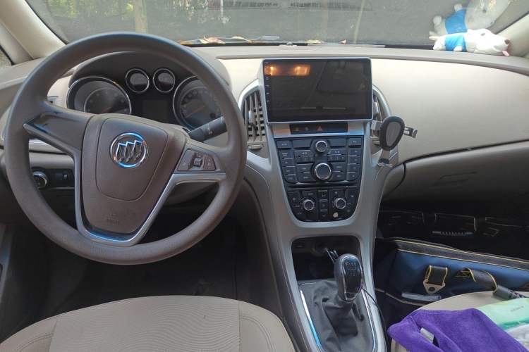 Used Buick GT 2013 GT 1.6L Manual Entry-Level Model Center Console