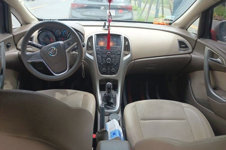 Used Buick GT 2013 GT 1.6L Manual Entry-Level Model Center Console