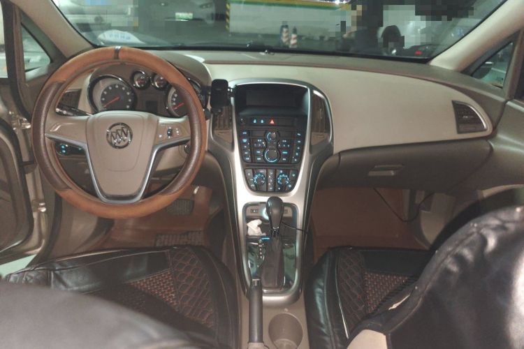 Used Buick GT 2013 GT 1.6L Automatic Fashion Edition Center Console