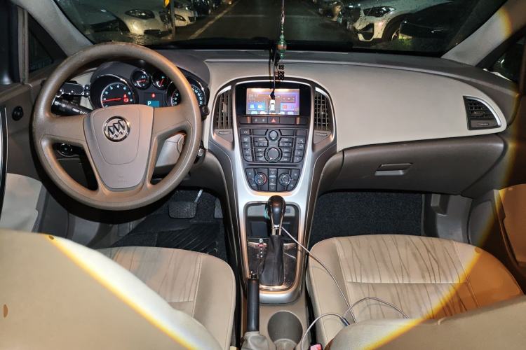 Used Buick GT 2013 GT 1.6L Automatic Comfort Edition Center Console