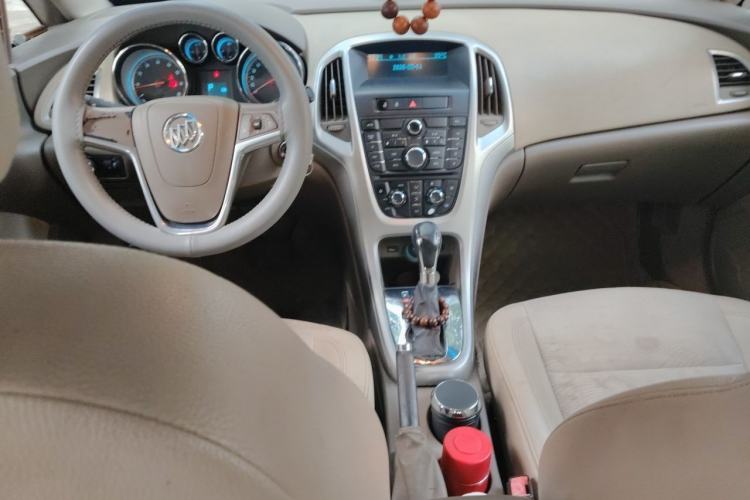 Used Buick GT 2013 GT 1.6L Automatic Fashion Edition Center Console