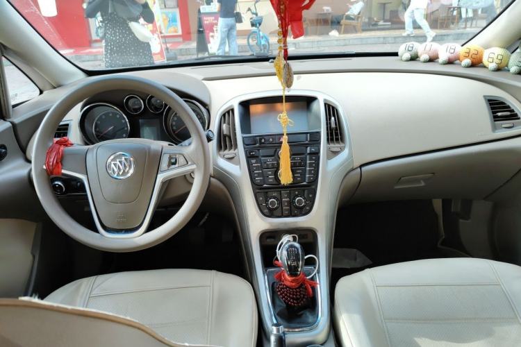 Used Buick GT 2013 GT 1.6L Manual Entry-Level Model Center Console