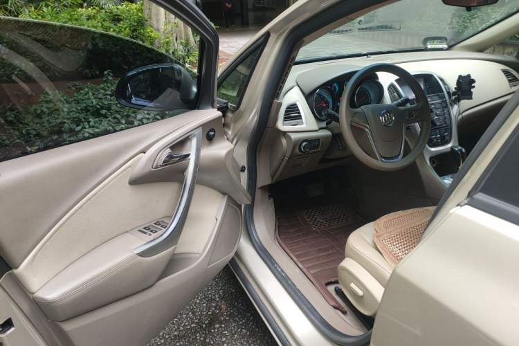 Used Buick GT 2013 GT 1.6L Automatic Fashion Edition Driver Seat