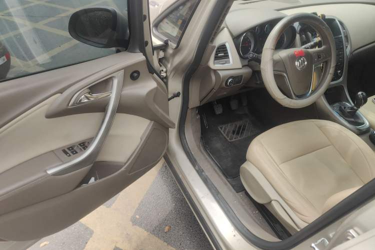 Used Buick GT 2013 GT 1.6L Manual Entry-Level Model Driver Seat
