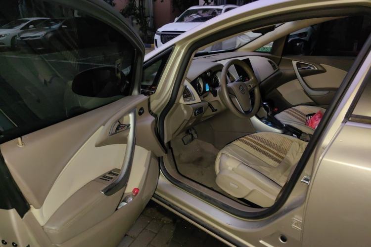 Used Buick GT 2013 GT 1.6L Automatic Fashion Edition Driver Seat