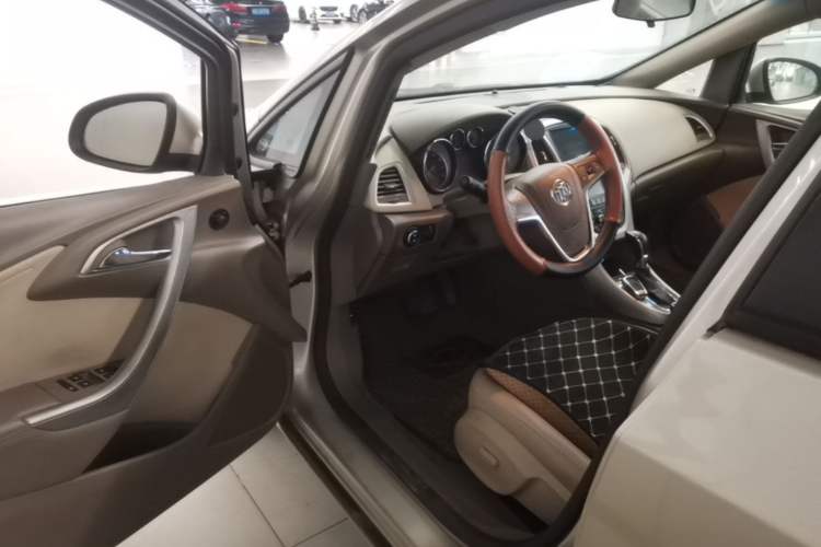 Used Buick GT 2013 GT 1.6L Automatic Fashion Edition Driver Seat