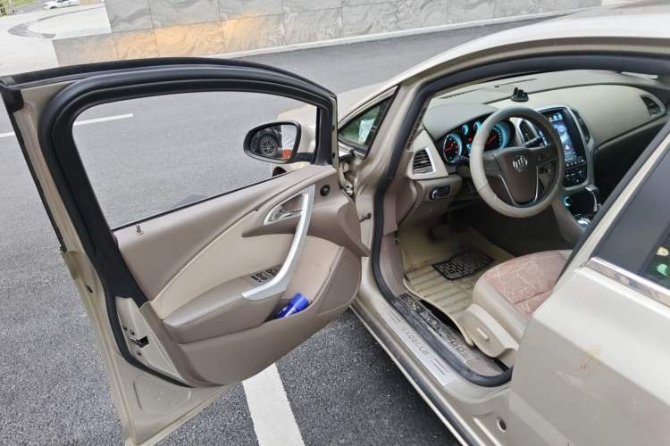 Used Buick GT 2013 GT 1.6L Automatic Fashion Edition Driver Seat