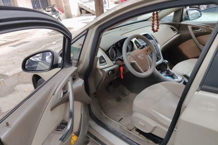 Used Buick GT 2013 GT 1.6L Automatic Fashion Edition Driver Seat