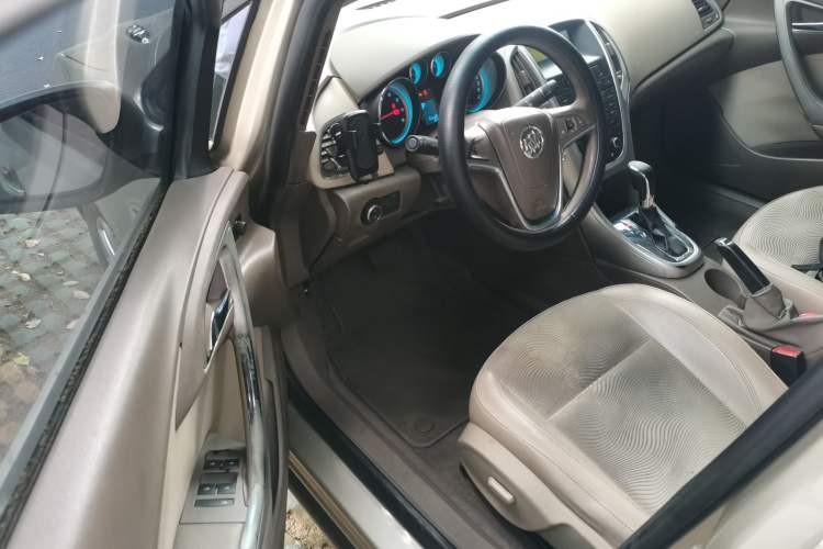Used Buick GT 2013 GT 1.6L Automatic Fashion Edition Driver Seat