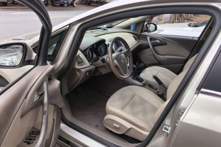 Used Buick GT 2013 GT 1.6L Automatic Fashion Edition Driver Seat