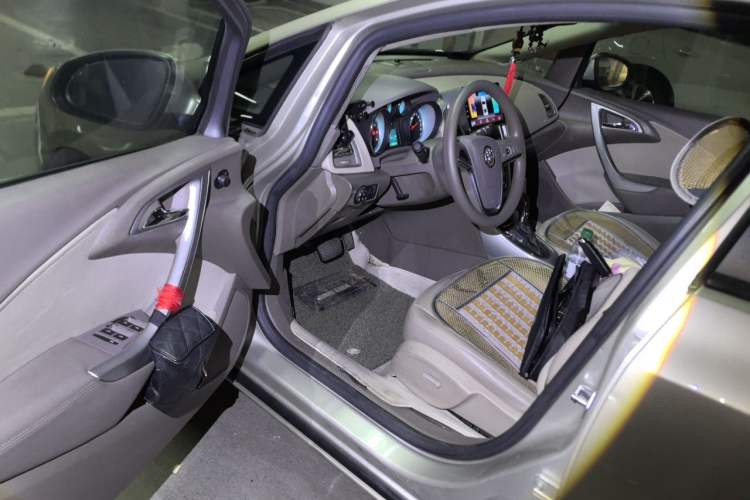 Used Buick GT 2013 GT 1.6L Automatic Fashion Edition Driver Seat