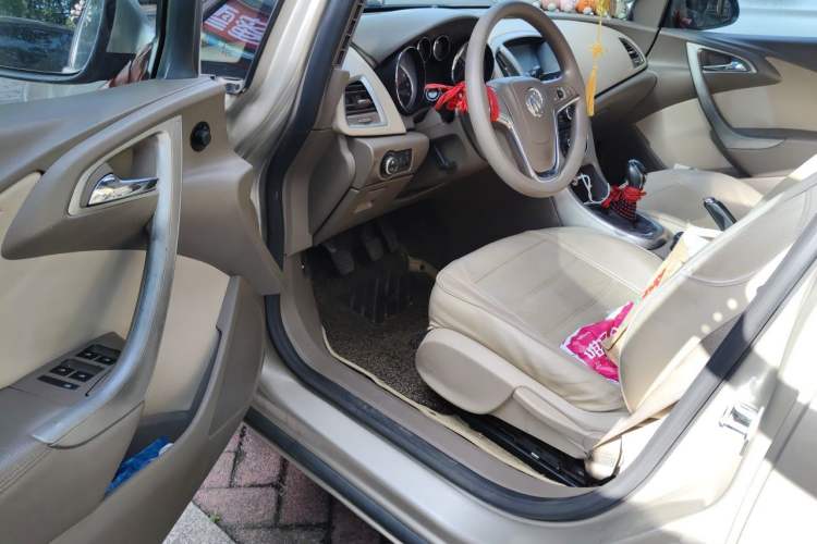 Used Buick GT 2013 GT 1.6L Manual Entry-Level Model Driver Seat