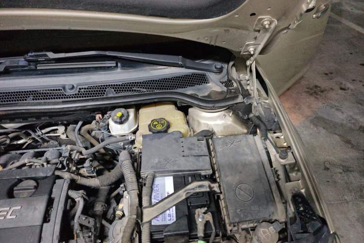 Used Buick GT 2013 GT 1.6L Automatic Fashion Edition Engine Bay Left