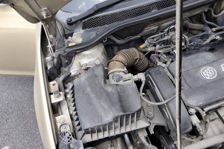 Used Buick GT 2013 GT 1.6L Manual Entry-Level Model Engine Bay Right