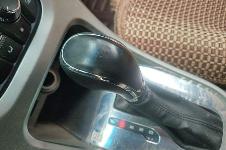 Used Buick GT 2013 GT 1.6L Automatic Fashion Edition Gear Lever