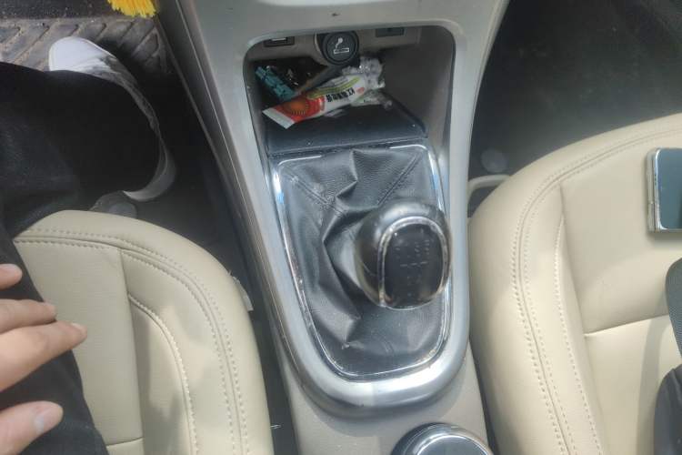 Used Buick GT 2013 GT 1.6L Manual Entry-Level Model Gear Lever