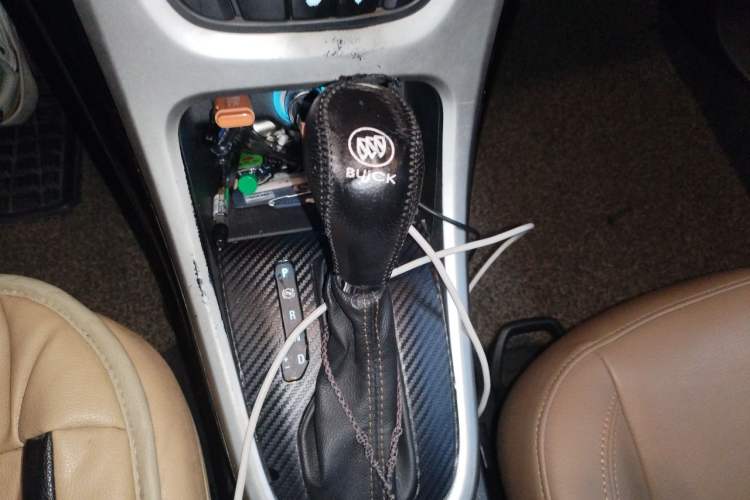 Used Buick GT 2013 GT 1.8L Automatic Fashion Edition Gear Lever