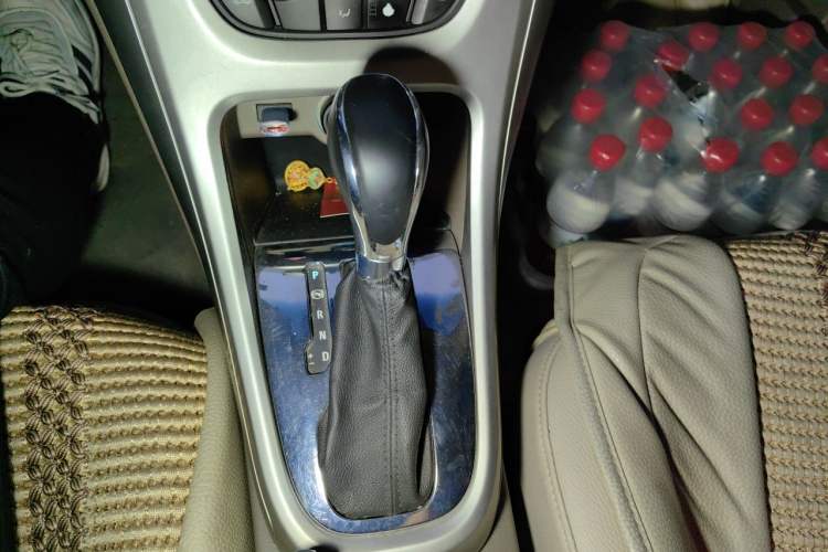 Used Buick GT 2013 GT 1.6L Automatic Fashion Edition Gear Lever