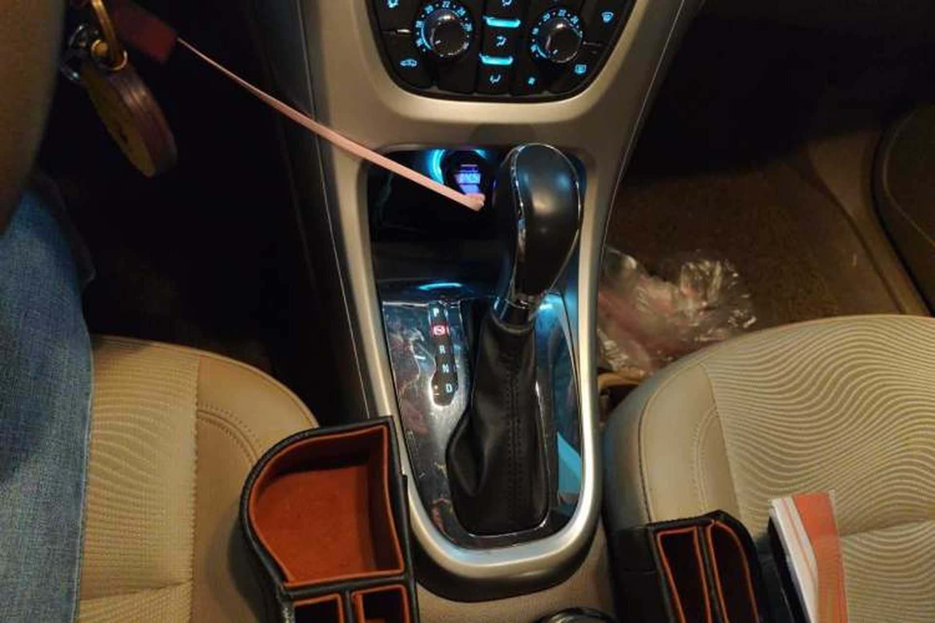 Used Buick GT 2013 GT 1.6L Automatic Fashion Edition Gear Lever