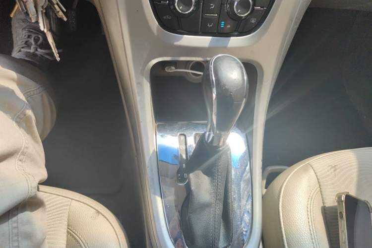 Used Buick GT 2013 GT 1.6L Automatic Fashion Edition Gear Lever