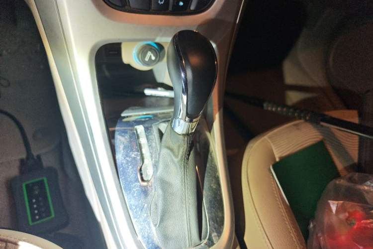 Used Buick GT 2013 GT 1.6L Automatic Fashion Edition Gear Lever