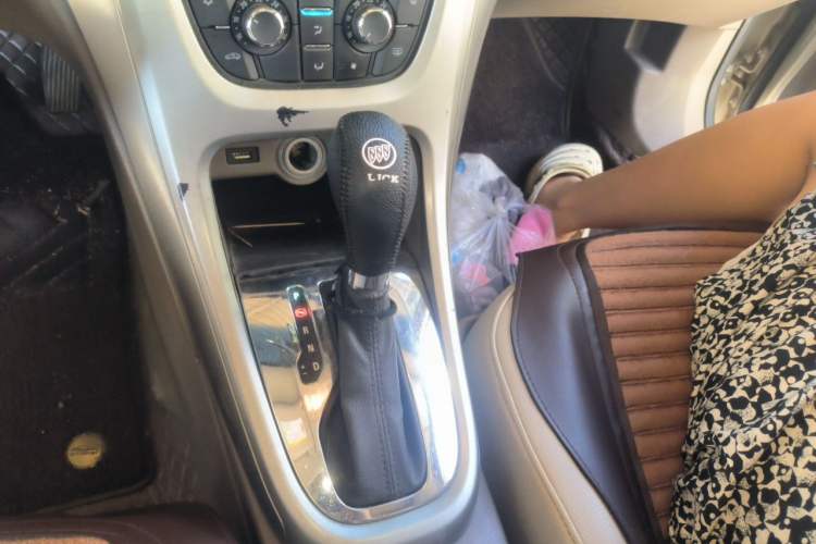 Used Buick GT 2013 GT 1.6L Automatic Fashion Edition Gear Lever