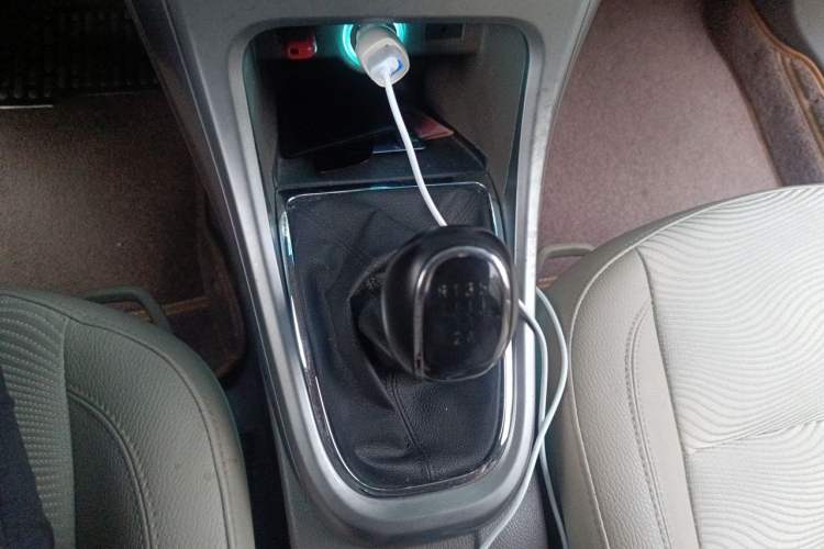 Used Buick GT 2013 GT 1.6L Manual Entry-Level Model Gear Lever