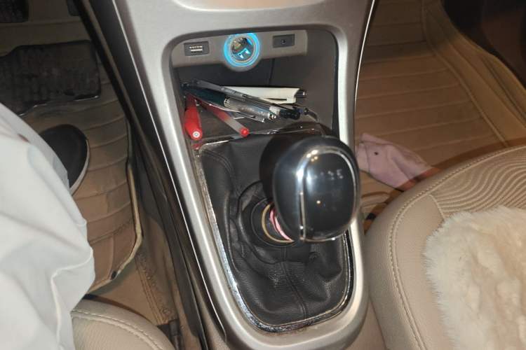 Used Buick GT 2013 GT 1.6L Manual Entry-Level Model Gear Lever
