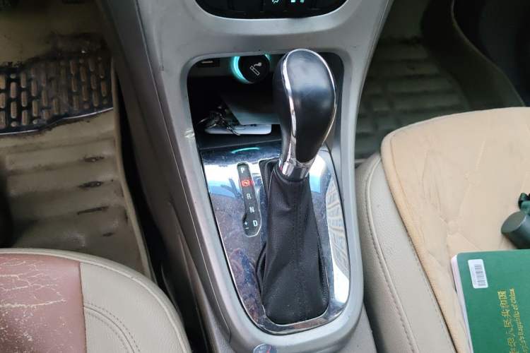 Used Buick GT 2013 GT 1.6L Automatic Fashion Edition Gear Lever