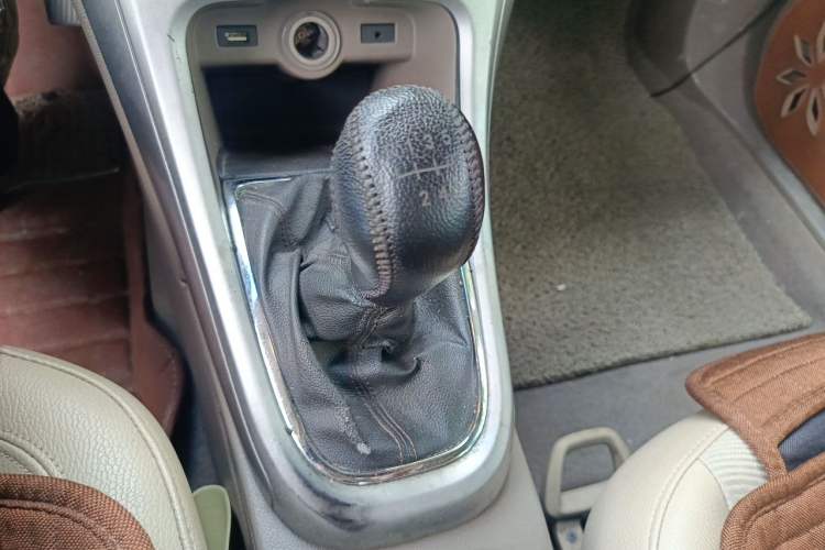Used Buick GT 2013 GT 1.6L Manual Entry-Level Model Gear Lever