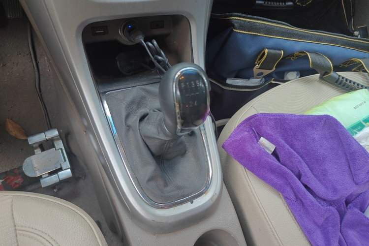 Used Buick GT 2013 GT 1.6L Manual Entry-Level Model Gear Lever