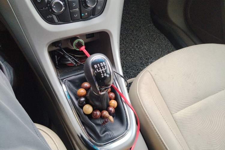 Used Buick GT 2013 GT 1.6L Manual Entry-Level Model Gear Lever