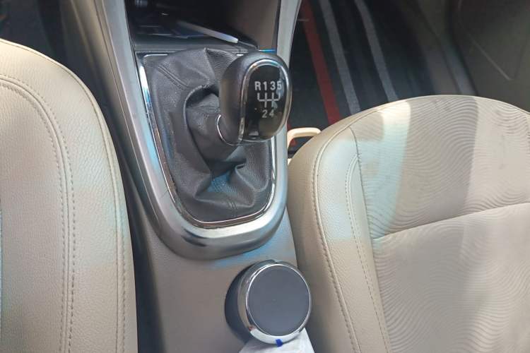 Used Buick GT 2013 GT 1.6L Manual Entry-Level Model Gear Lever